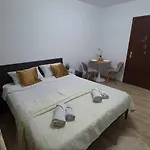 Janine Apartman *